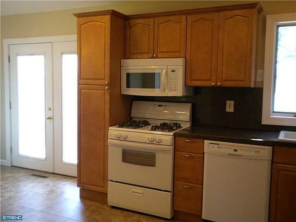 5th image of 38 Shelton Ave
