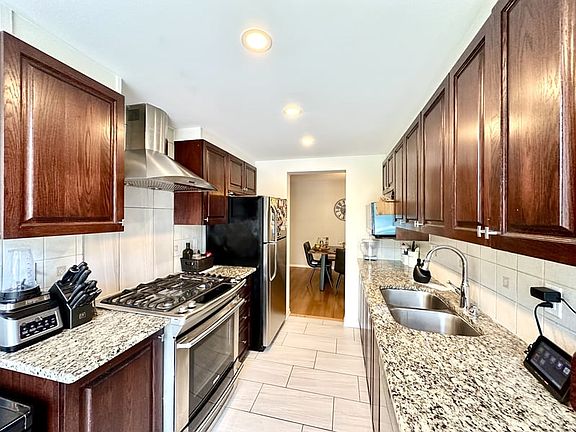 5th image of 335 Bryarton St