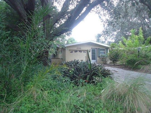 3rd image of 2303 Roselawn Cir
