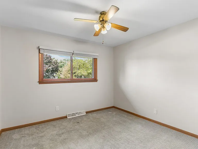 18525 Heathway Ln — Photo 14