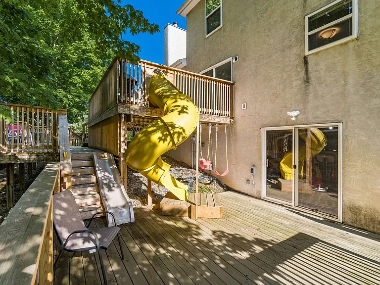 W Hull Dr — Photo 21