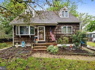 8 W Henry St, Palmyra, NJ 08065