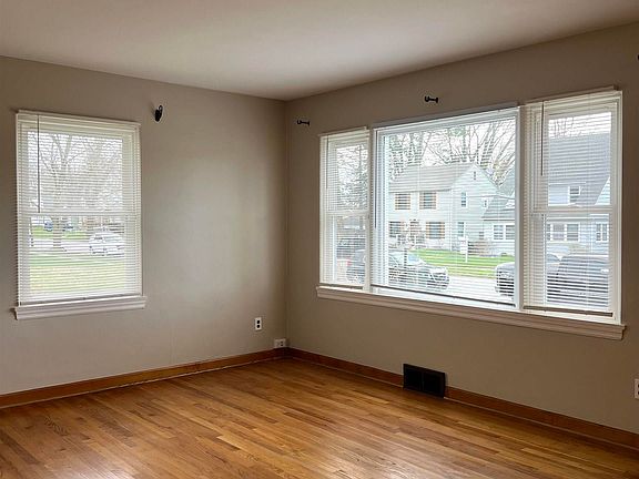 2nd image of 1842 E Fox St
