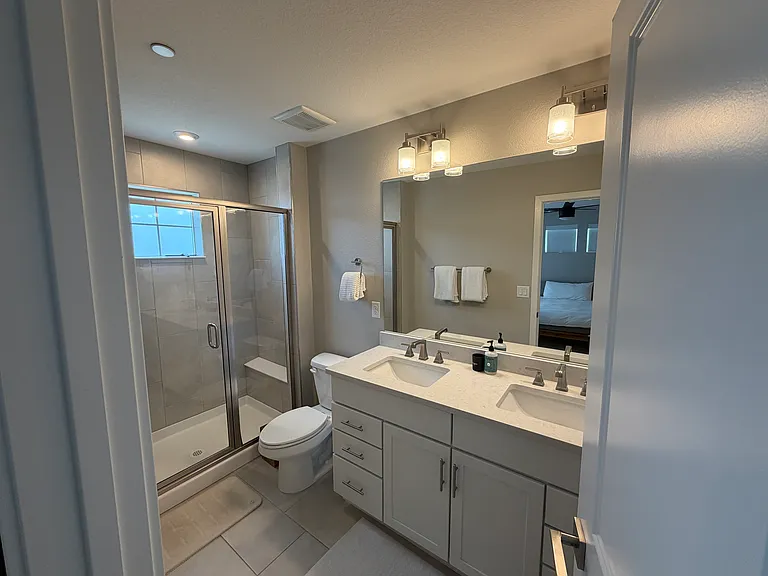 Main bathroom with 2 sinks, large shower
