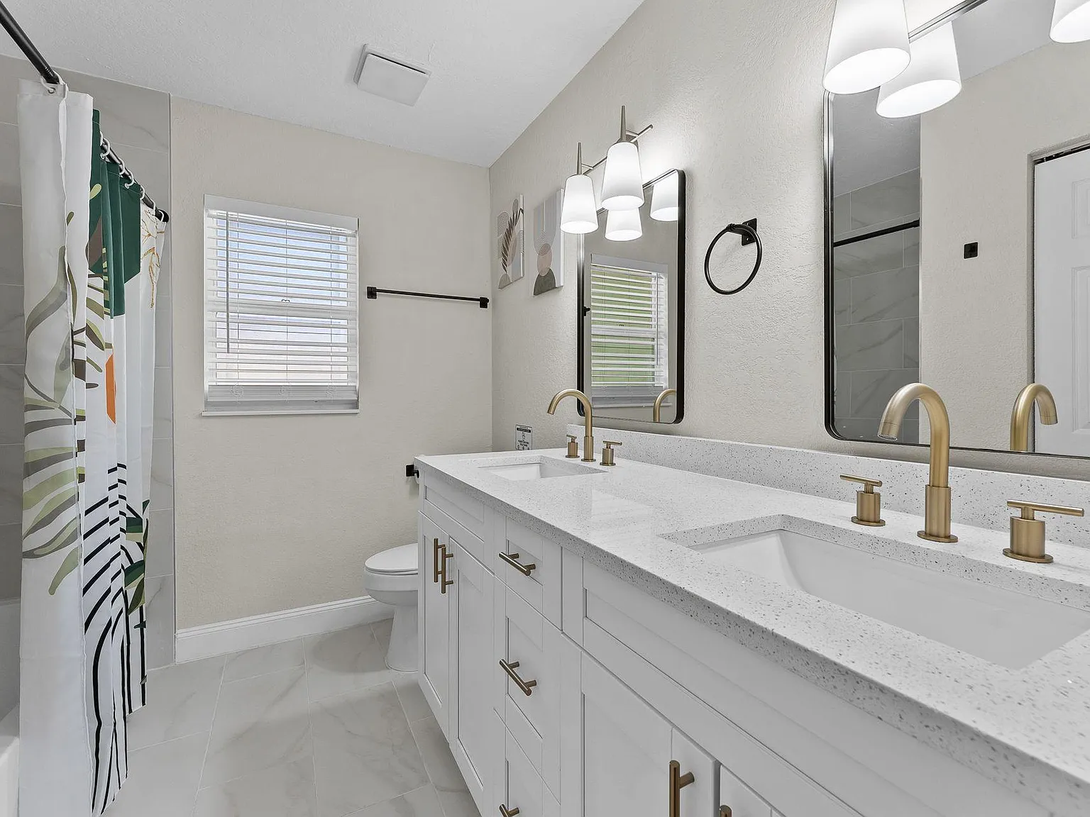 4 bed, 2.0 bath, 2052 sqft, $1,061 — Photo 3