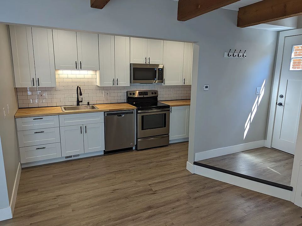 1st image of 211 E Whittier St #1/2