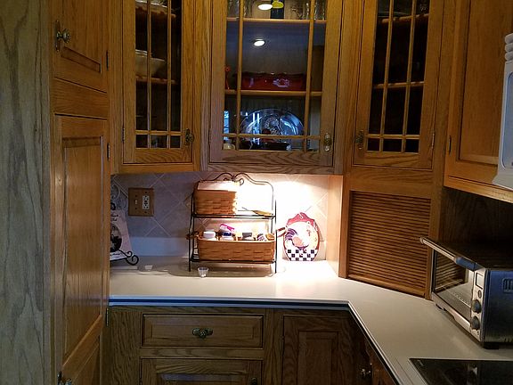 Corner of eat-in kitchen