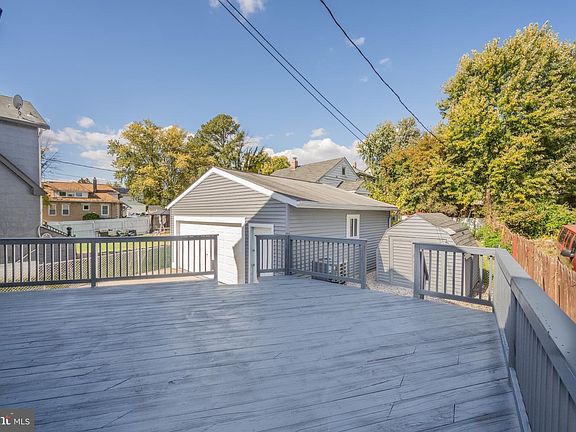 5th image of 4502 Parkmont Ave