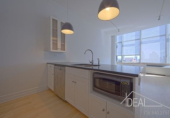 4th image of 110 Livingston St APT 17L