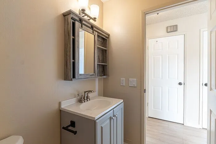1185 Amador Ave #B — Photo 25