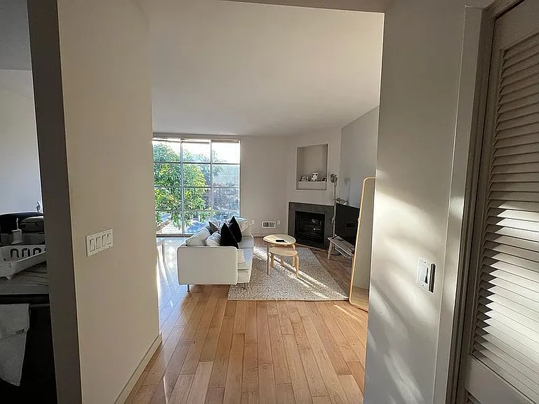1600 Webster St #103 — Photo 14