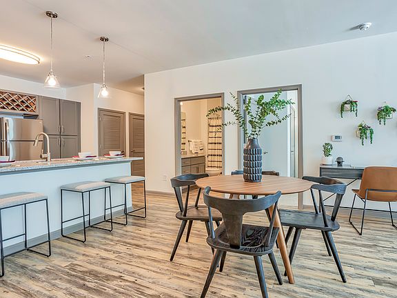 5th image of 2901 Belterra Cir #3100-101