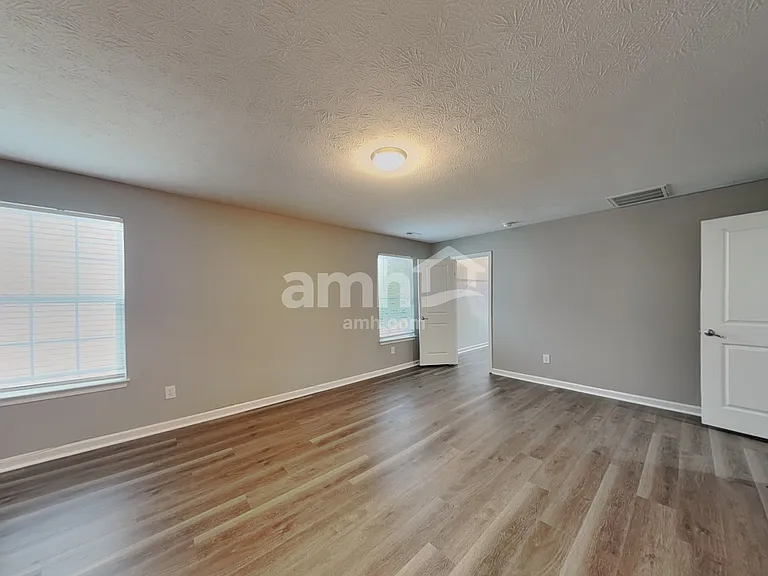 653 Classic Ln — Photo 7