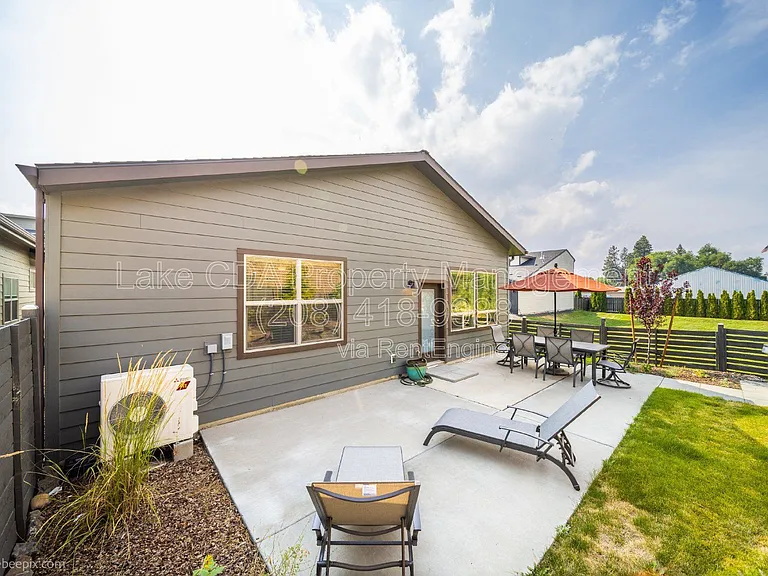 3343 N Rosalia Rd — Photo 32