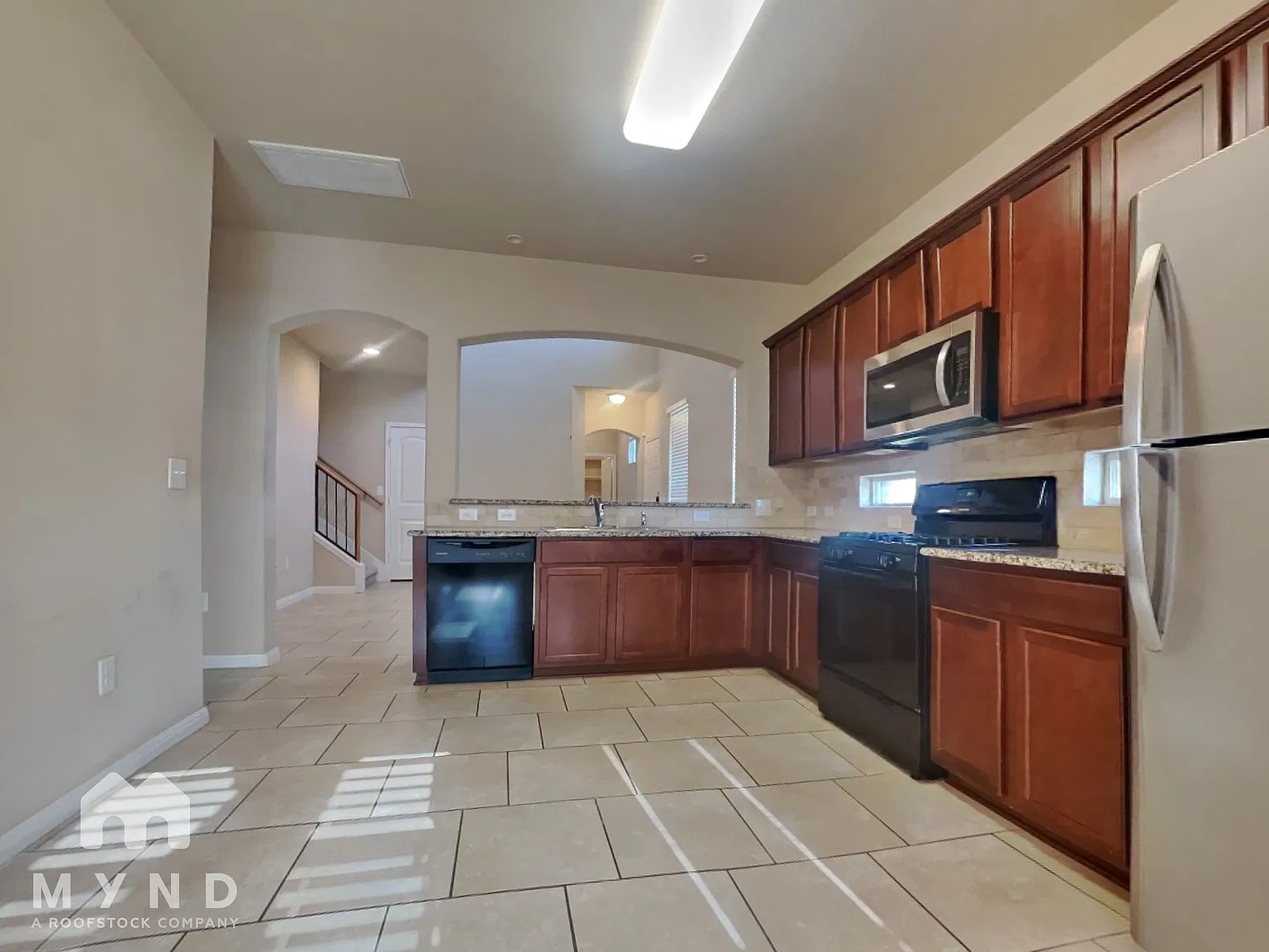4 bed, 2.5 bath, 2007 sqft, $2,125 — Photo 2