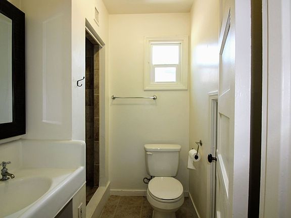 5th image of 518 Riley St APT B