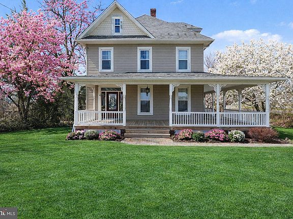 2nd image of 2322 Rockspring Rd