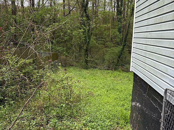 3rd image of 2550 Godfrey Dr NW
