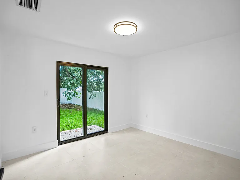 5817 NW 30th Ave #5817 — Photo 5