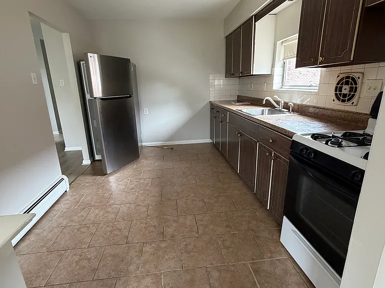 2243 Faunce St #2 — Photo 14