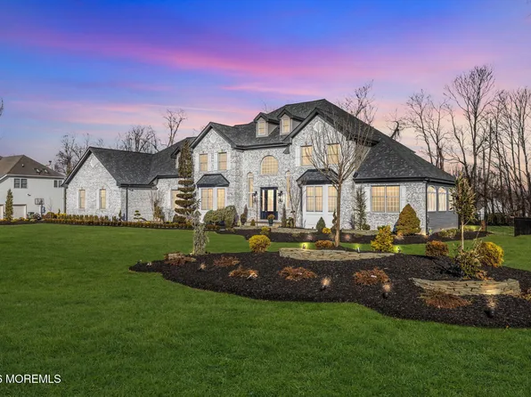 8 Saxon Court, Freehold, NJ 07728