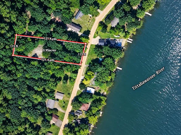 3736 Lakeview Dr, Beaverton, MI 48612