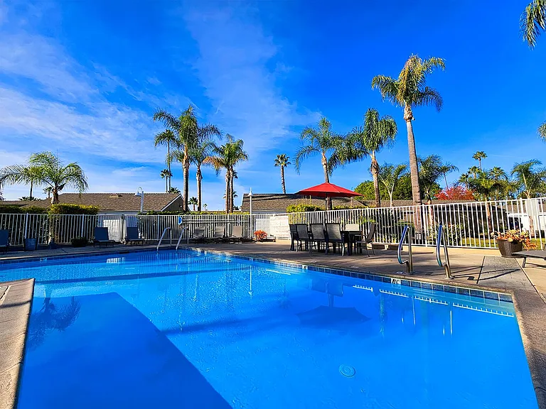Citrus Court Apartments — Photo 36