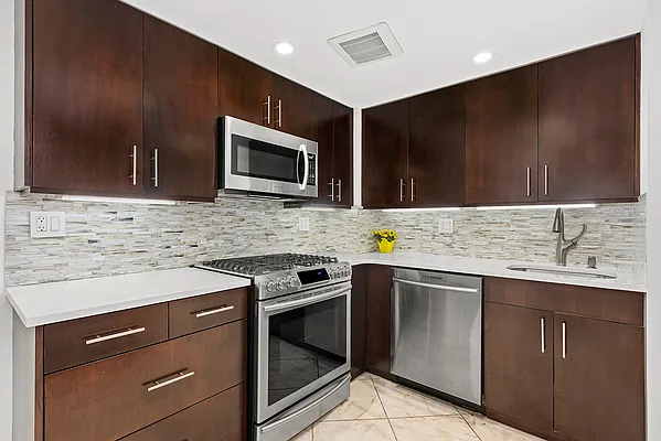 Sold by R New York | media 5