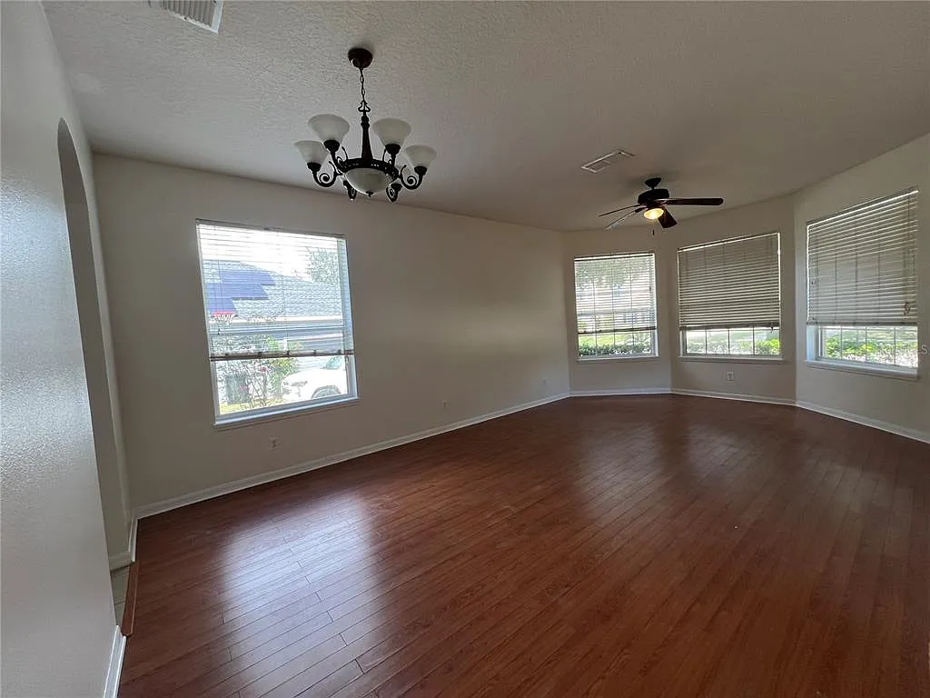 4 bed, 2.5 bath, 2267 sqft, $2,895 — Photo 4