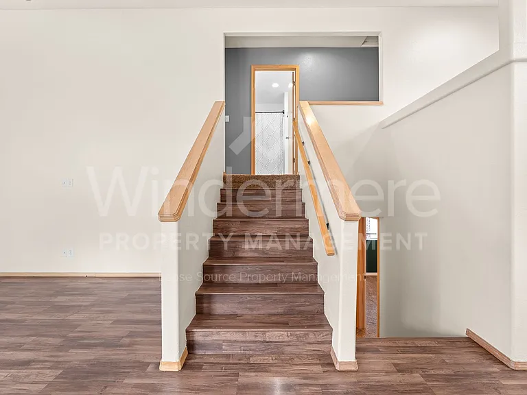 909 E 1st Ave — Photo 16