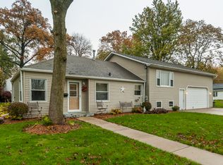 121 W 2nd St, Sandwich, IL 60548