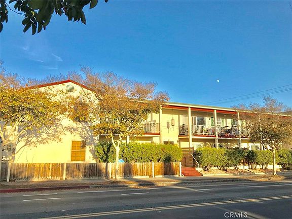 3rd image of 2302 Oak St