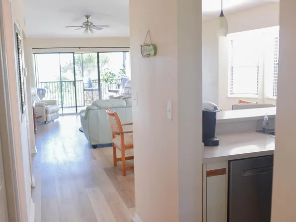 466 Bouchelle Dr APT 305, New Smyrna Beach, FL 32169