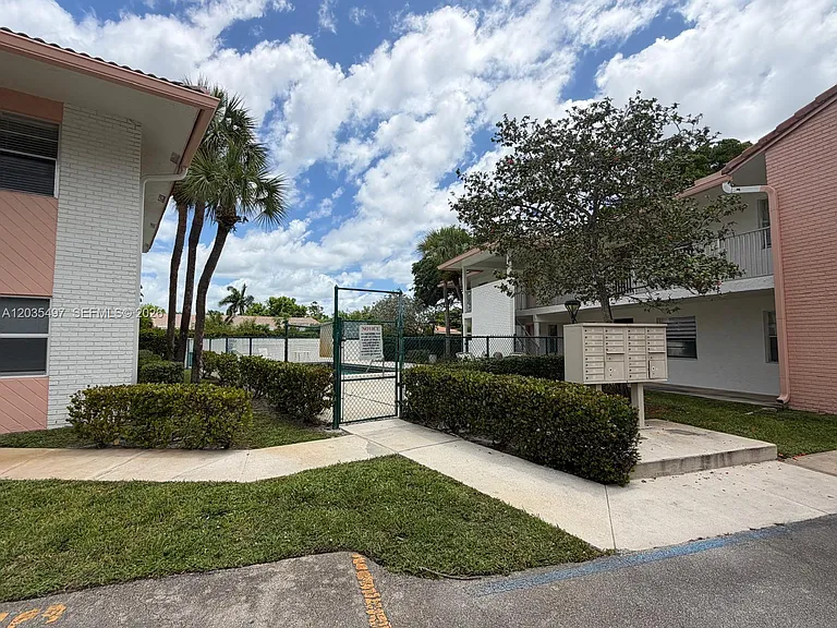 8443 Royal Palm Blvd #8443 — Photo 49