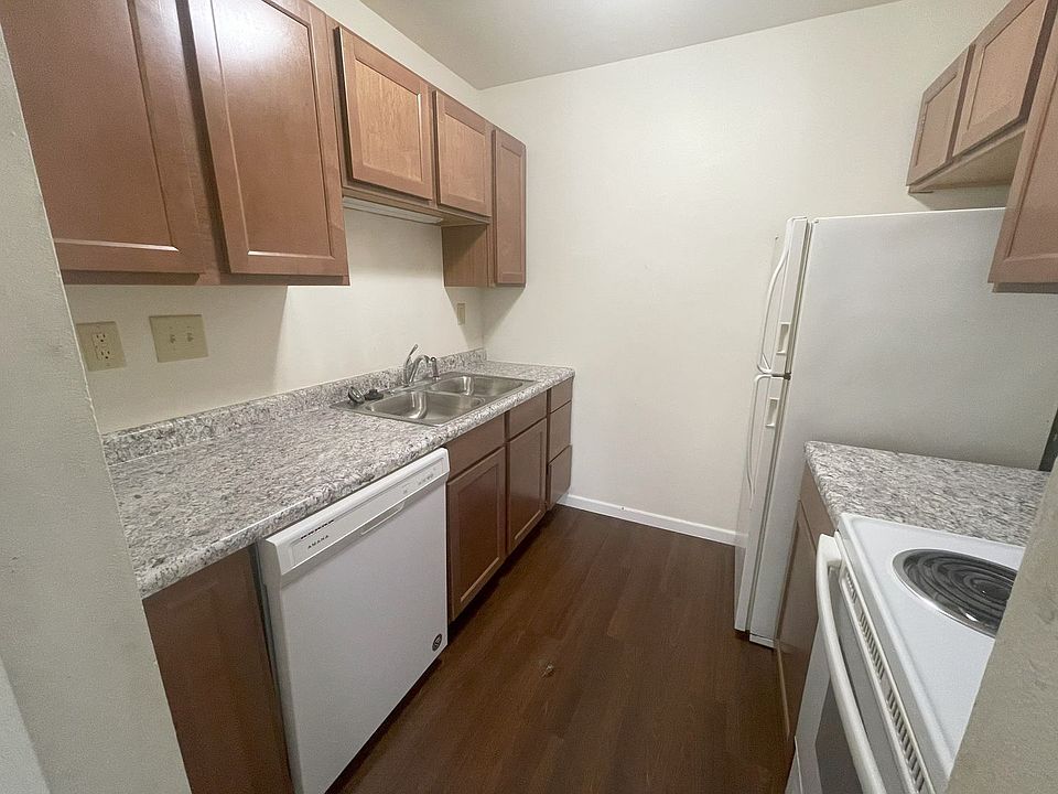 1st image of 204 S Hess St #106