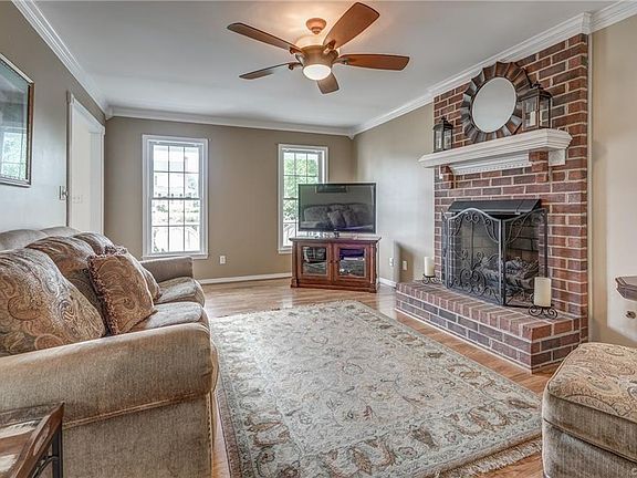 4th image of 8125 Hillis Way