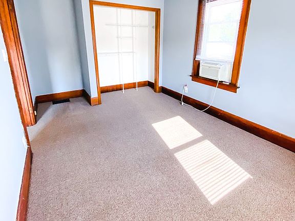 3rd image of 933 Robinson St #2