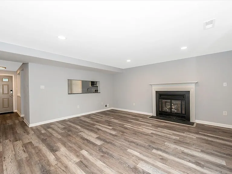 214 Ashfield Ct — Photo 6