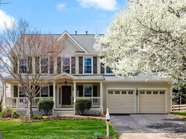 17319 Arrowood Pl, Round Hill, VA 20141