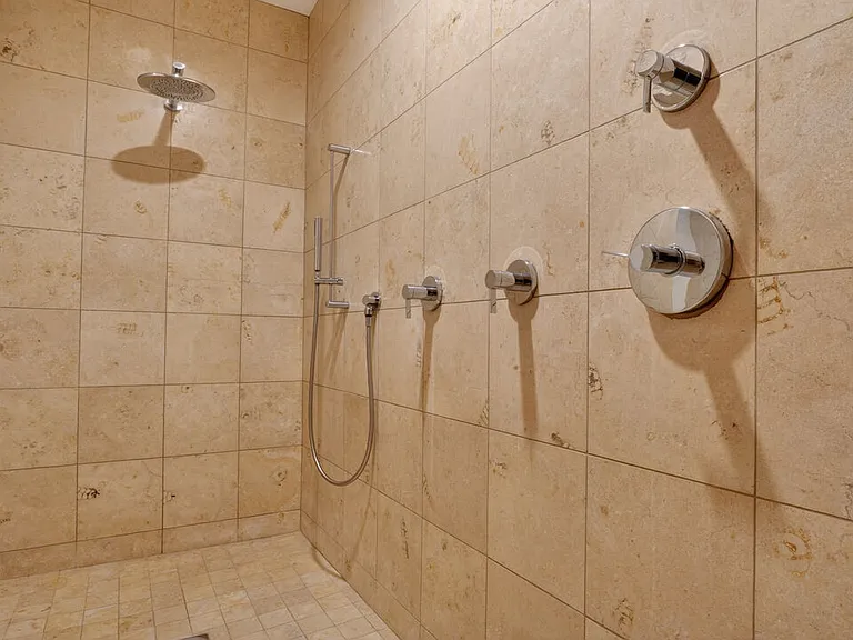 612 N Bedford Dr — Photo 24