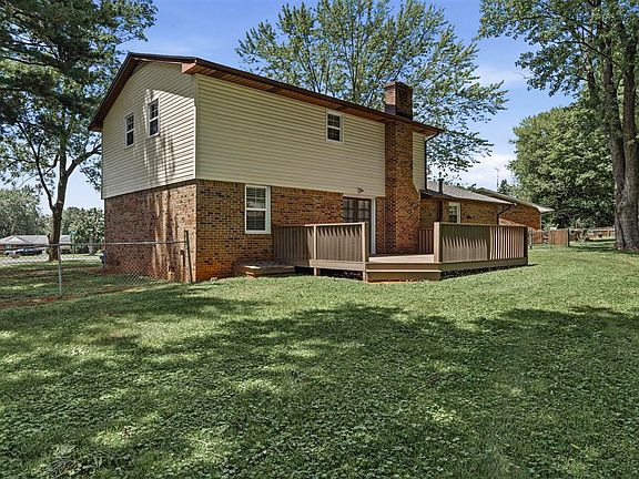 5th image of 418 Saint Albans Dr