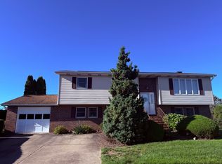 225 Greenwave Blvd, Larksville, PA 18704