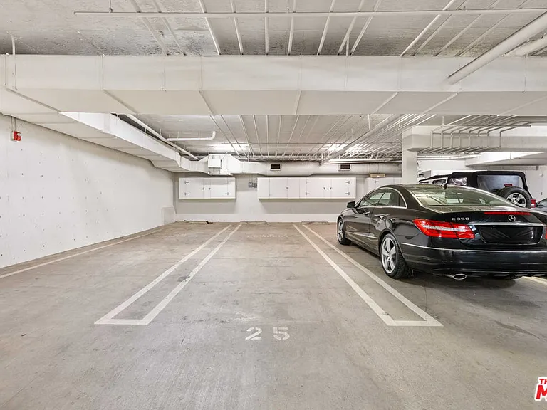 850 N Croft Ave #303 — Photo 18