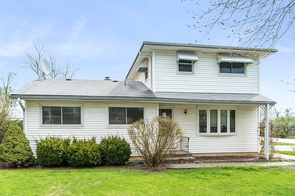 16W484 Central Ave photo 1
