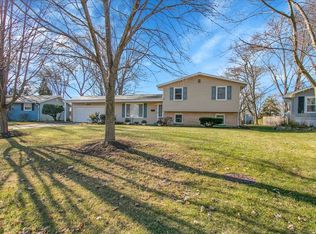 426 Thunderbird Trl, Carol Stream, IL 60188