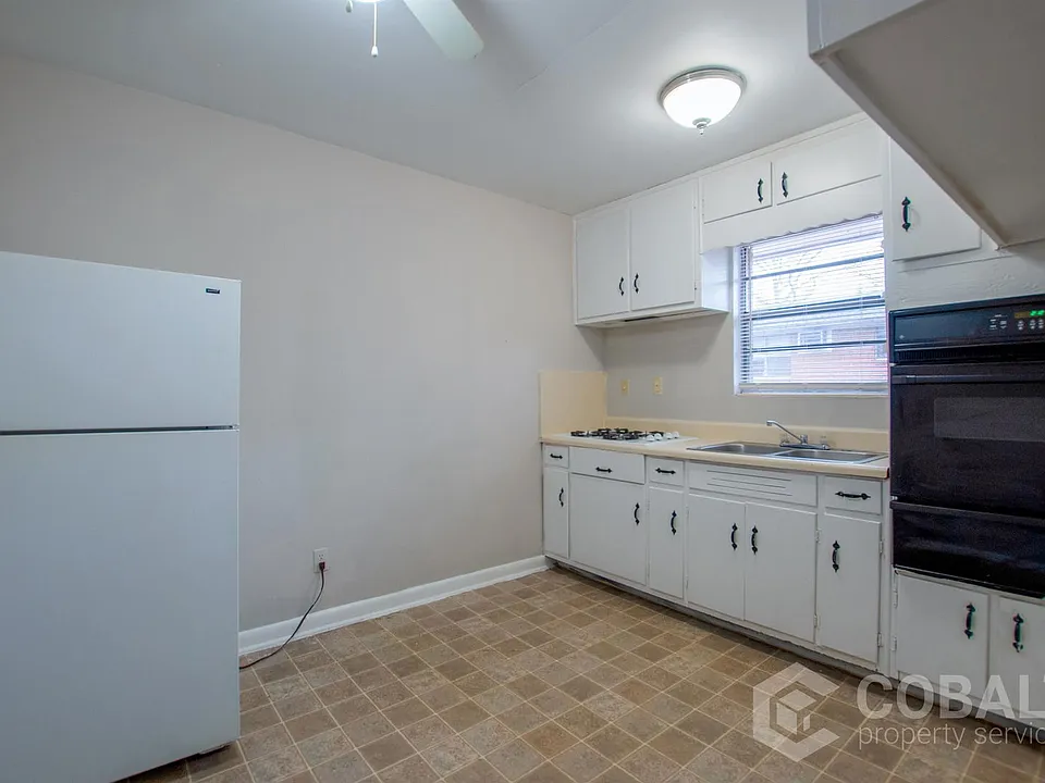 896 Greenwood Ave NE #9