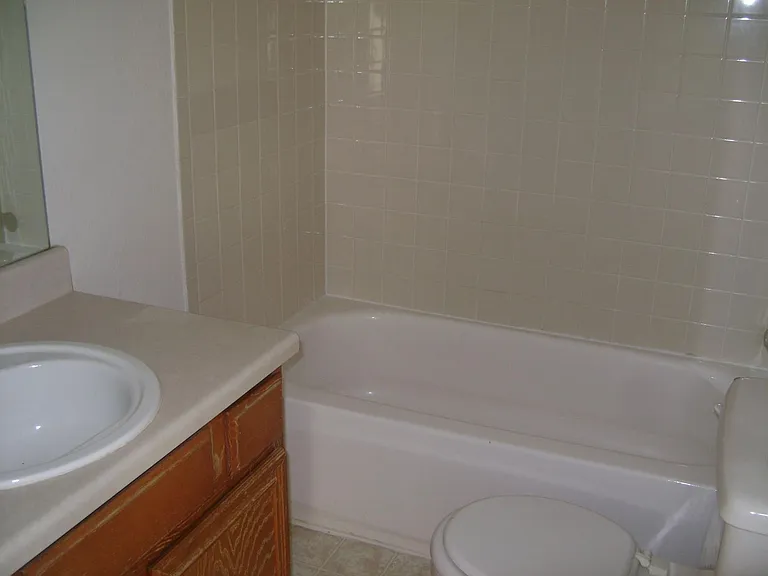 1100 Leslie Circle — Photo 9