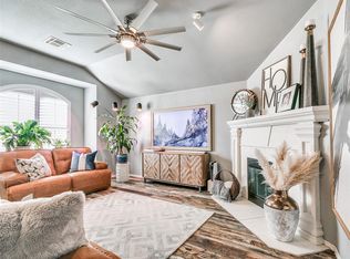 12121 SW 8th St, Yukon, OK 73099