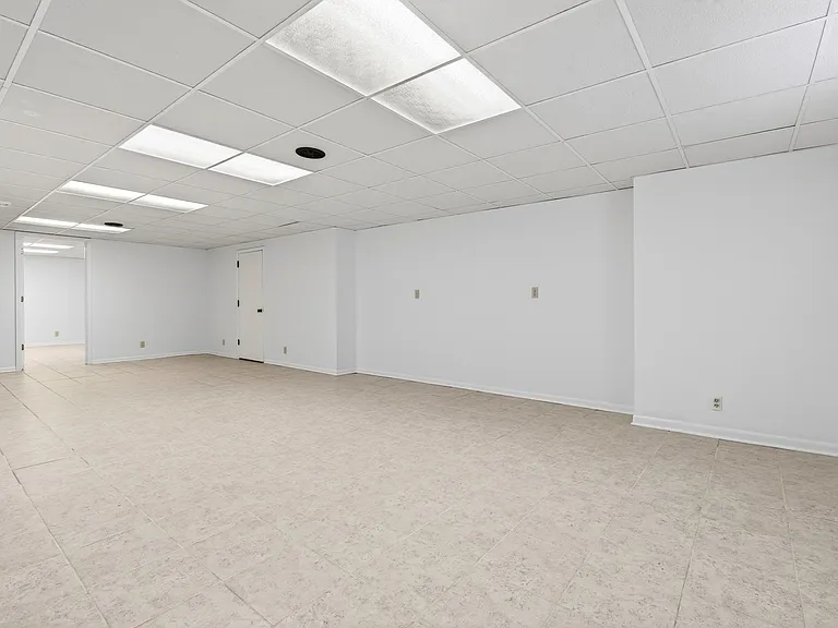 7801 Hickory Cir — Photo 24