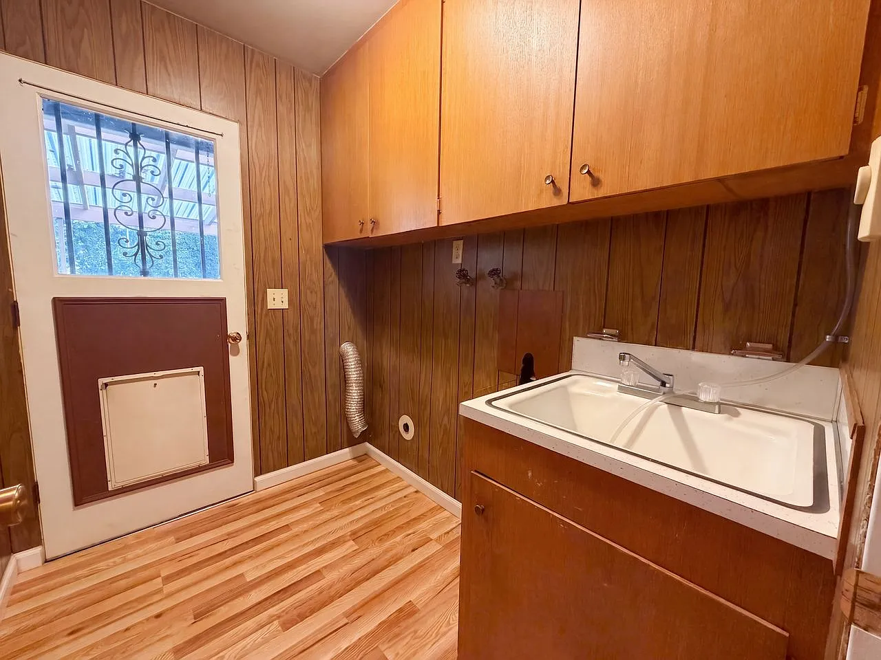 3 bed, 1268 sqft, $2,223 — Photo 2